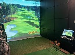 ゴルフシミュレーションゴルフ練習場を完備しております♪